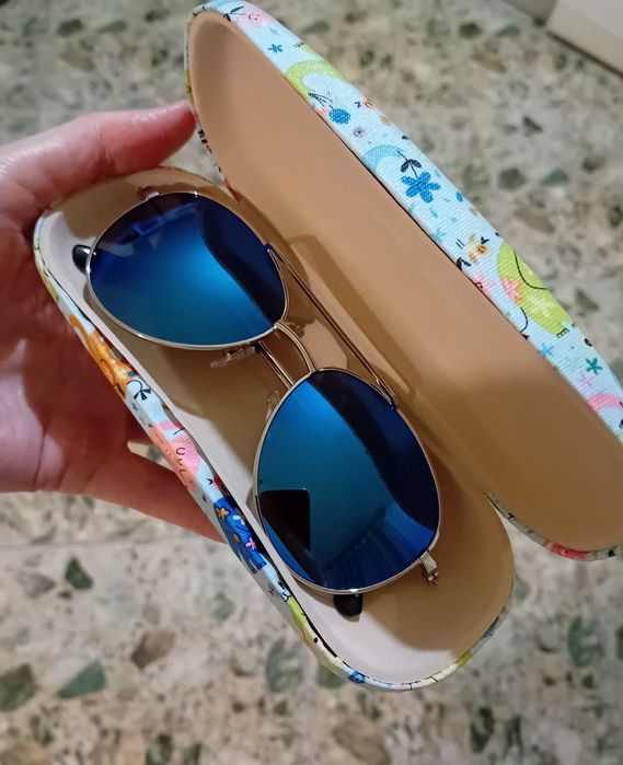 Детски слънчеви очила с твърд калъф