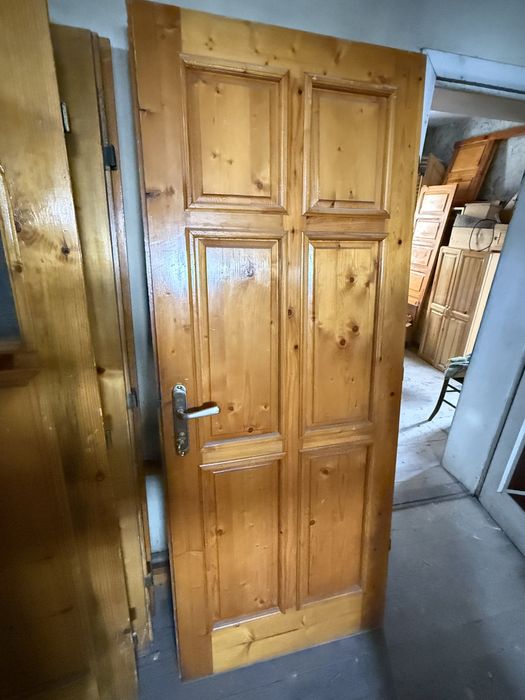 Дървени врати от масив