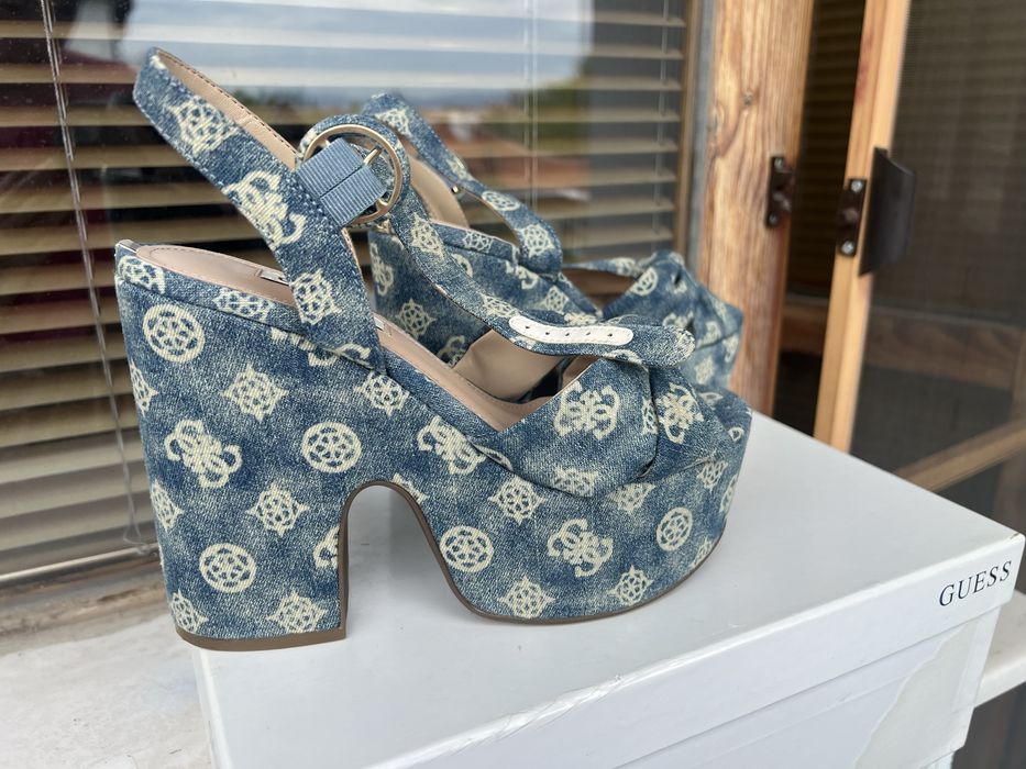Оргинални Сандали Guess