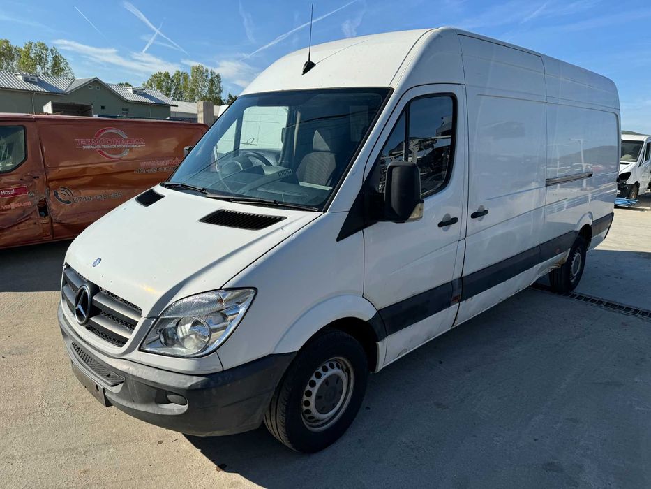 Dezmembrez Mercedes Sprinter 311, 313, 315 CDI Far/ Bara/ Capota/Grila