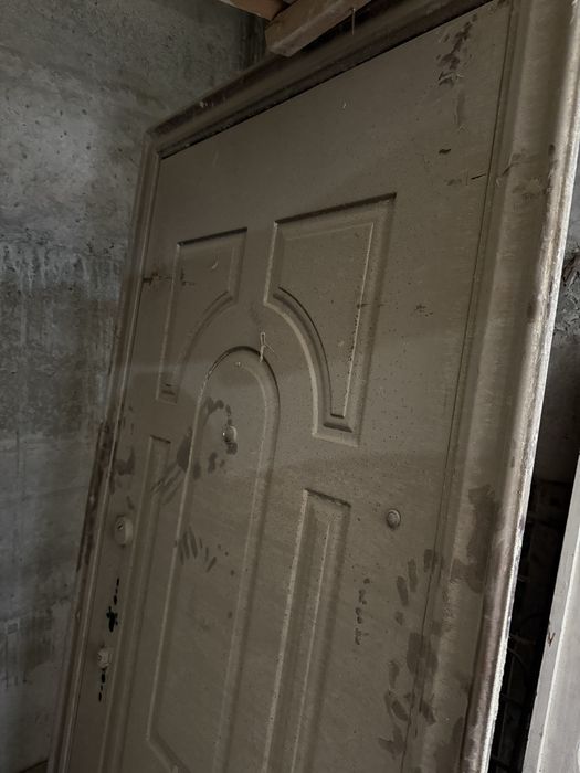 Срочно сотилади Эшик ром келишилган нархда