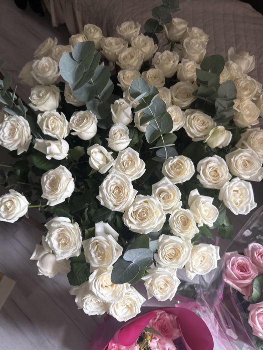 Цветы свежие сегодня подарили