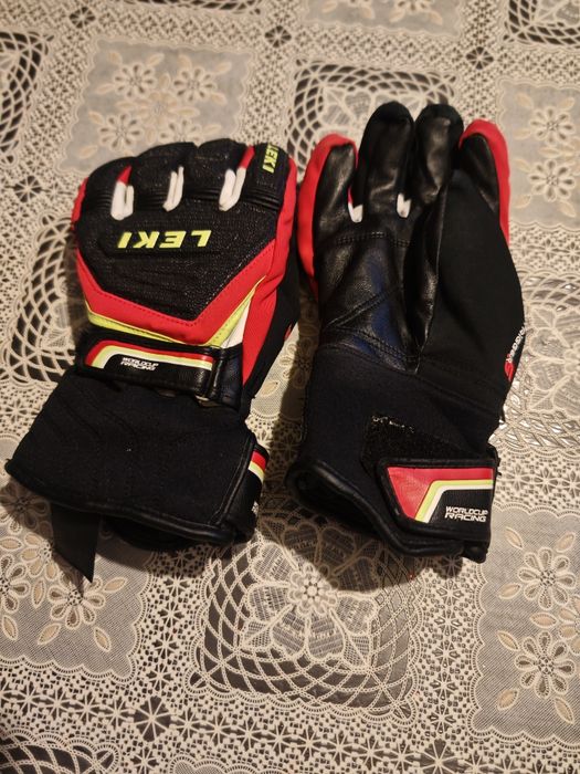 Продавам детски  състезателни  ръкавици leki