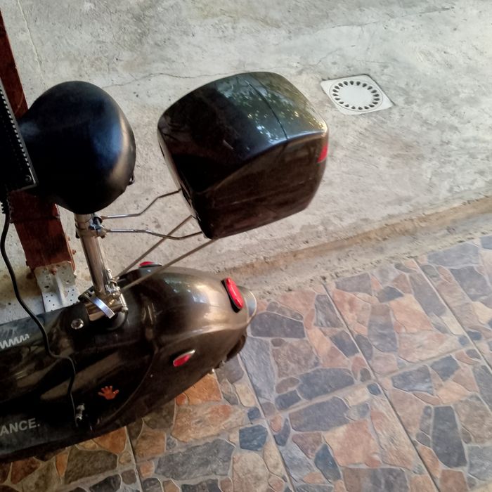Trotineta electrica cu sa