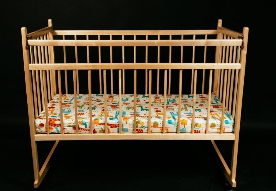 Детская кровать-качалка