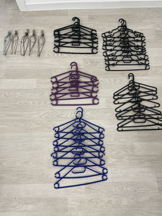 Вешалки разные продам