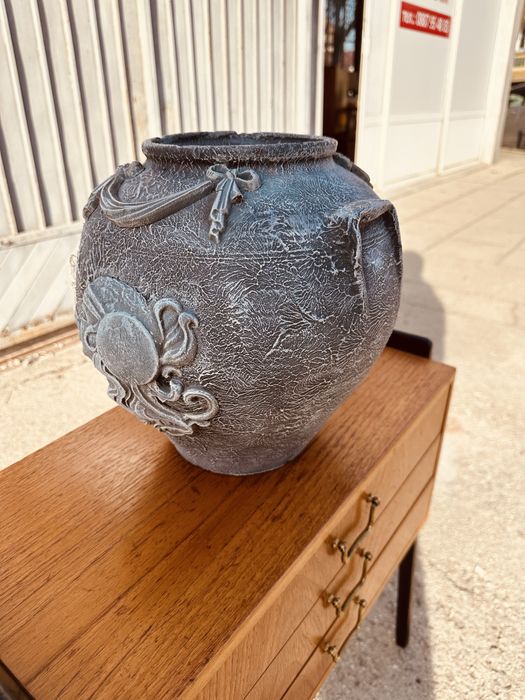 Декоративна ваза в неоантичен стил