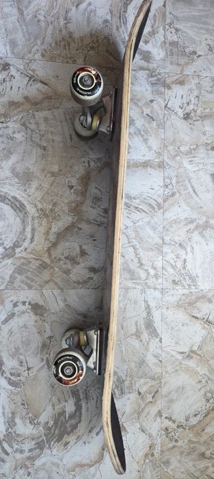 Skateboard complet Hudora pentru începători / copii