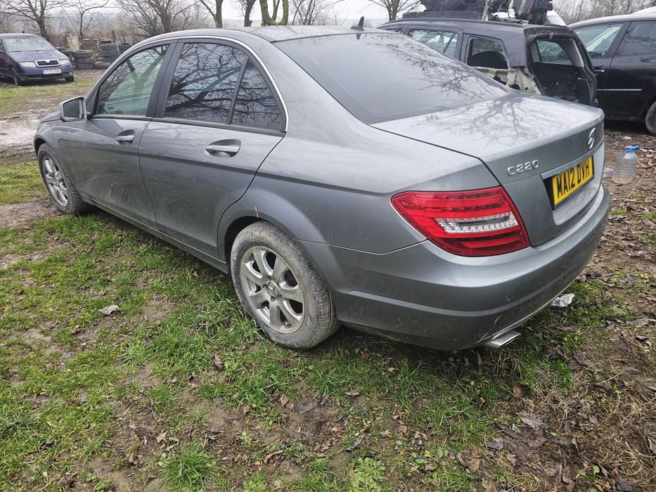 Dezmembrez Mercedes  W 204