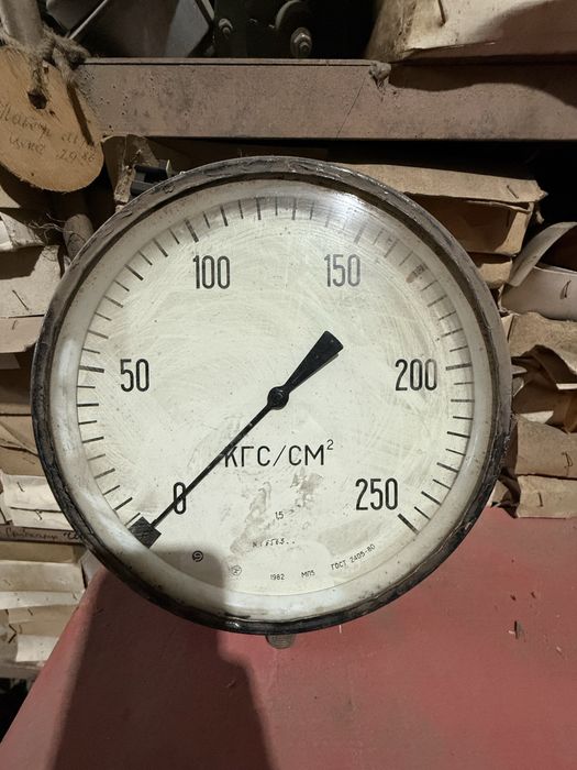 Манометр разный.