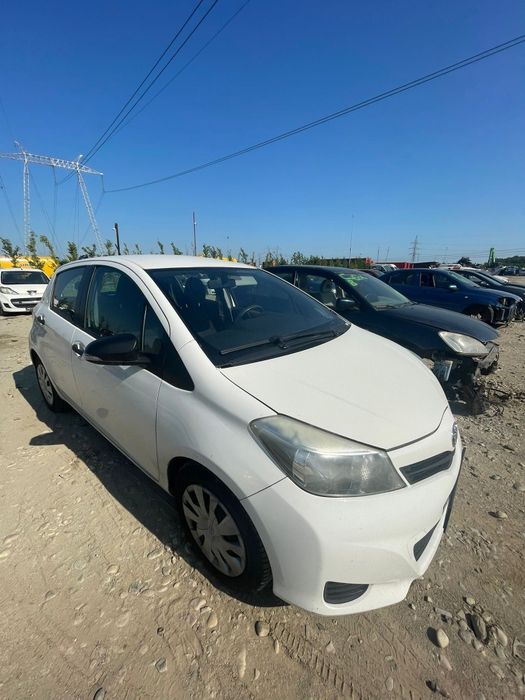 Faruri toyota yaris 2011-2014