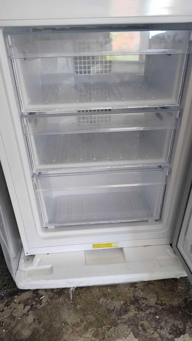 Комбиниран Хладилник с фризер Elvita-Елвита 173.6 см 300 л