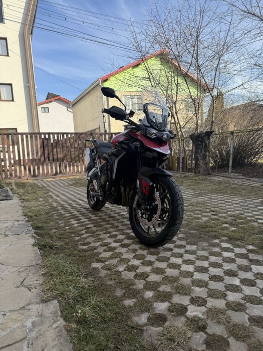 Motocicleta Triumph Tiger 900 GT PRO 2024.