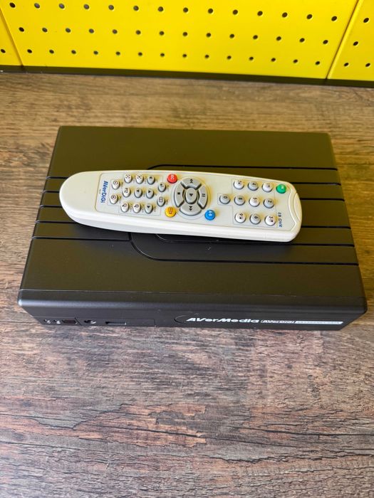DVR 4 Canale AVerMedia AVerDiGi EB1304NET SATA + Telecomandă Originală