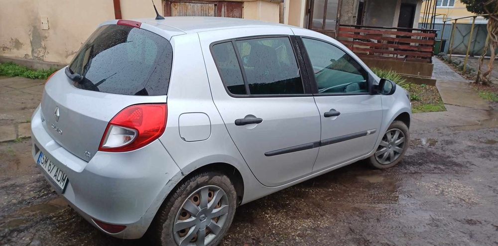 Vând reno clio an 2011