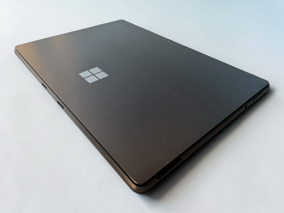 Microsoft Surface Pro 8 13" Touch i5-1145G7 8GB 256GB SSD Перфектен! Гаранция!