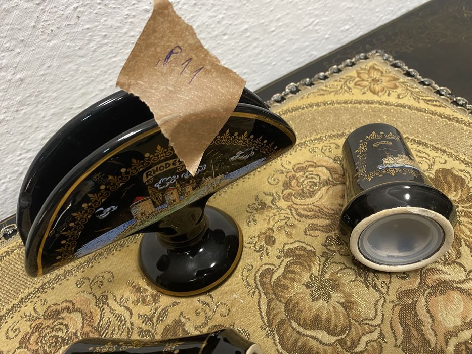 Гръцки салфетник и солници от порцелан