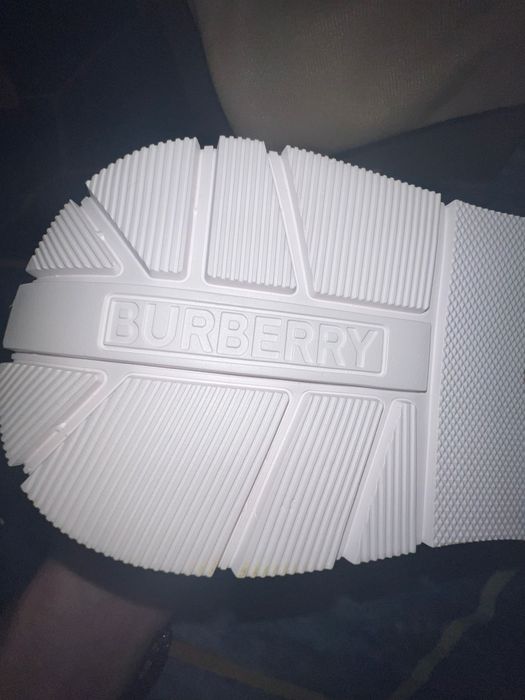 Burbbery 43 (noi)