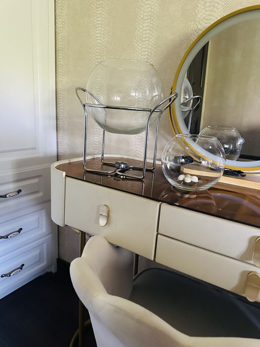 Acvariu rotund , bol pentru pesti , deosebite  pentru pesti cu suport  de inox