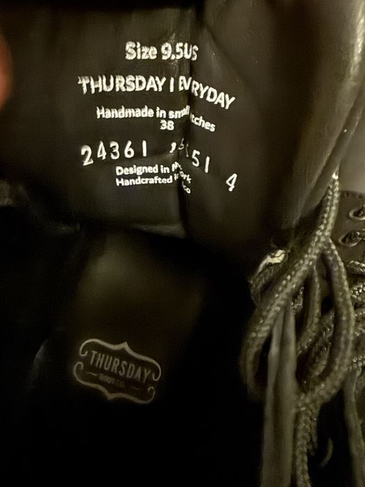 Продавам ботуши на марката Thursdayboot