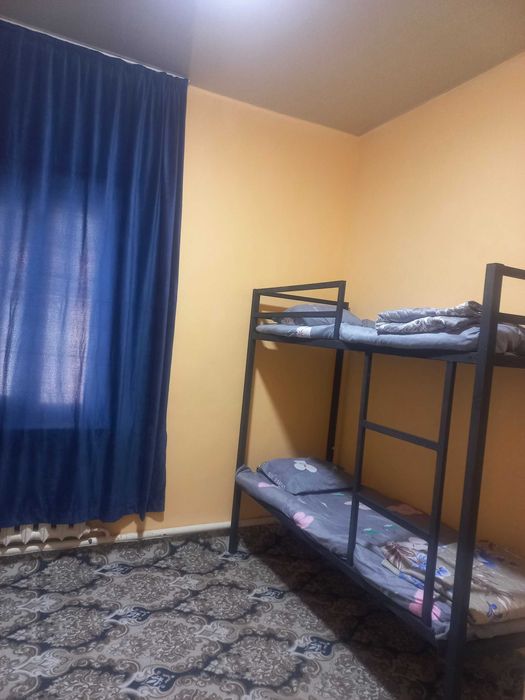 Metro Chilonzorda kunlik va oylik Kvartira bor aloxida Xonalar bor