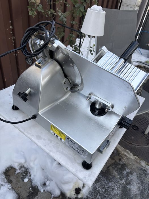 feliator profesional HENDI Slicer 250, destinat uzului HoReCa