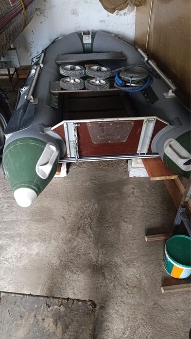 Лодка с мотором.