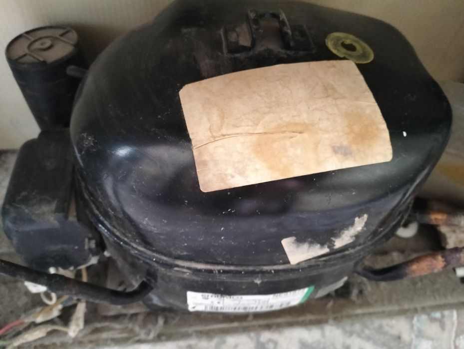 Продам холодильник Indesit