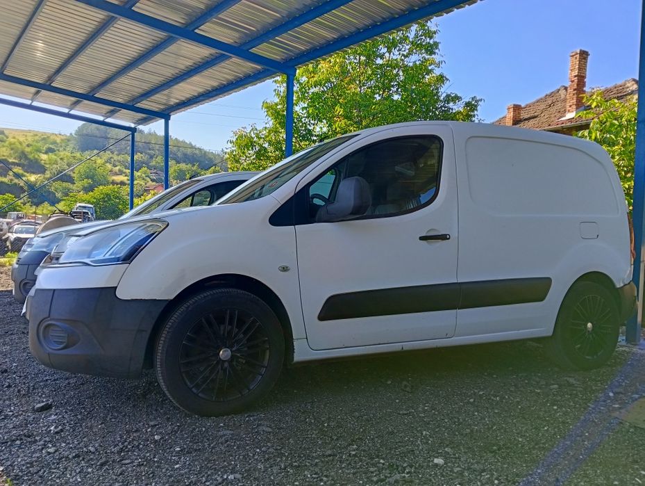 Citroen Berlingo 1.6HDi 75кс 2012г / 2+1 места / товарен