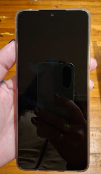 Motorola g06 оранжев