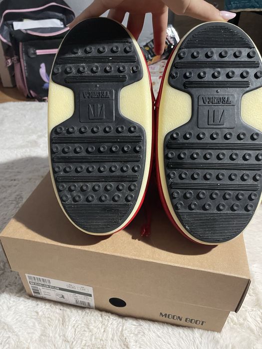 Moon boot  rosii