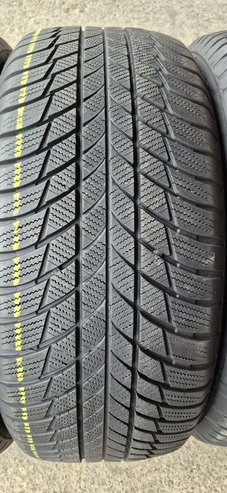4 anvelope iarna runflat Bridgestone 245/50/19.Pretul este pe bucata