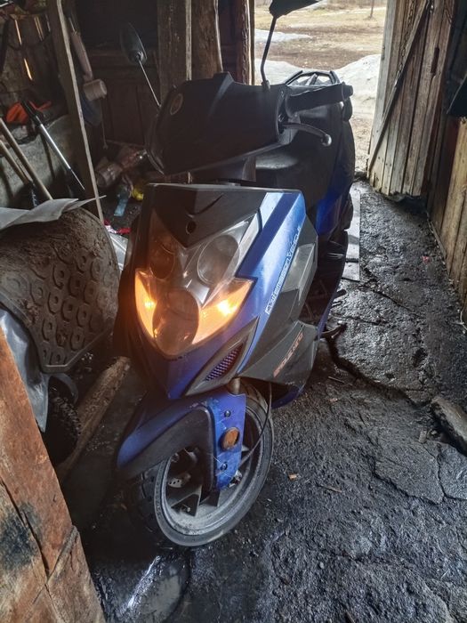 Продам скутер в отличном состояние.