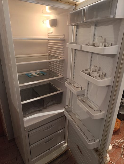 Продам  холодильник отлично работает