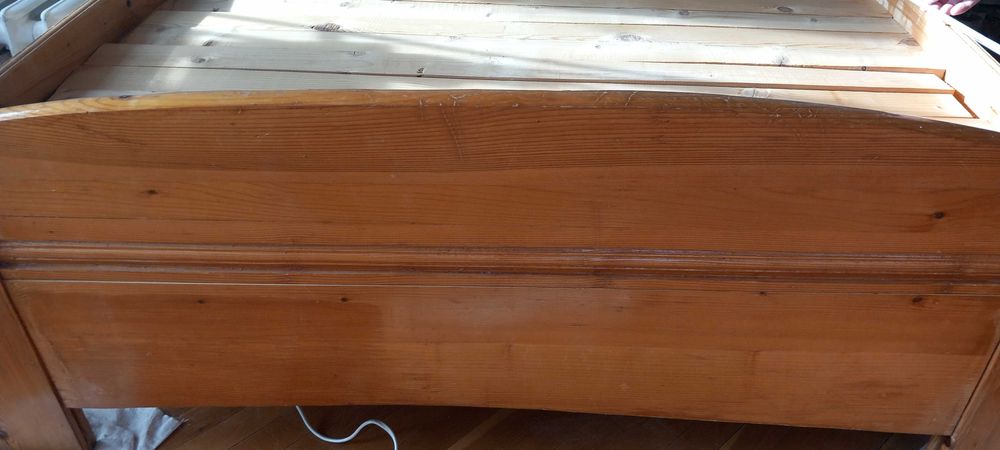 Дървена спалня в добро състояние