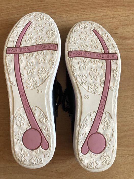 Елегантни обувки за момиче