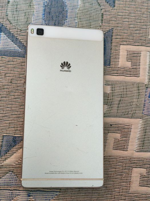 Продам смартфон Huawei P8