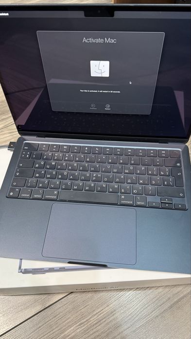 Продам MacBook Air M2 13.6 A2681