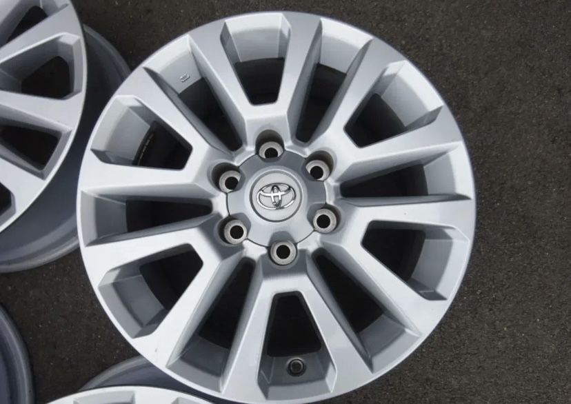 Оригинальные диски с шинами на Прадо 150