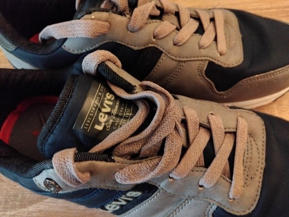 Мъжки обувки Levi's  номер 42 запазени