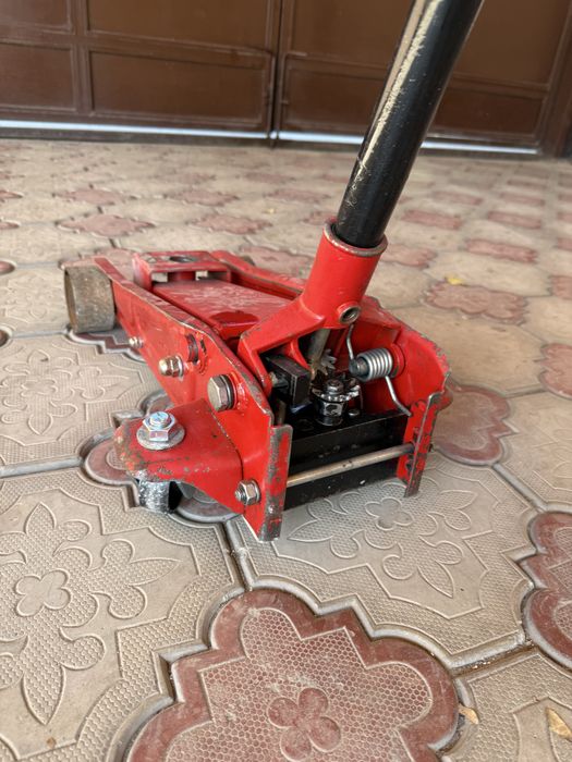 Продам домкрат 3т