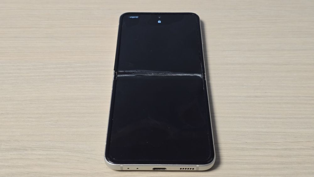 Samsung Z Flip 4 Defect ecran mare