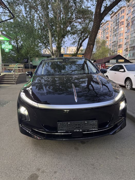 Авто в аренду Hongqi E-QM5