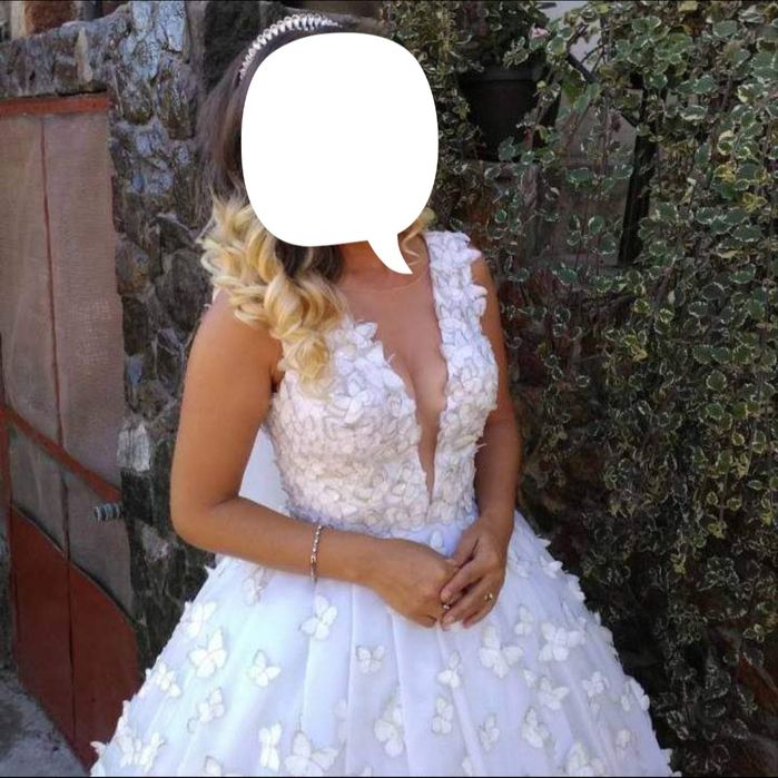 Vând rochie mireasa fluturi 3D