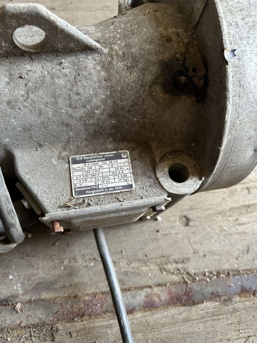 Двигатель для вибростола