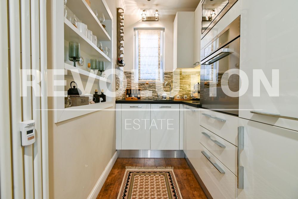 Тристаен апартамент в центъра на София.