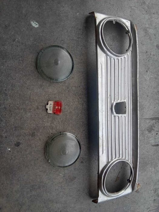 фарчета,седалка,брони,маска.тас,бутонче, стопчета за москвич с педали