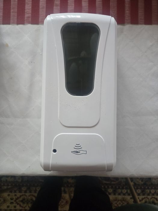Dozator automat pentru săpun și dezinfectant