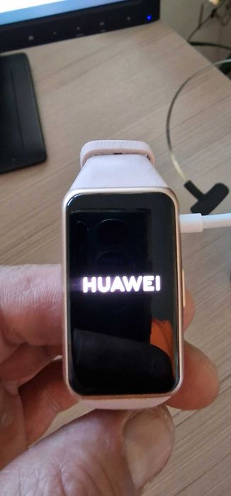 Смарт фитнес гривна-часовник HUAWEI BAND 6 SAKURA PINK – С кутия и зарядно