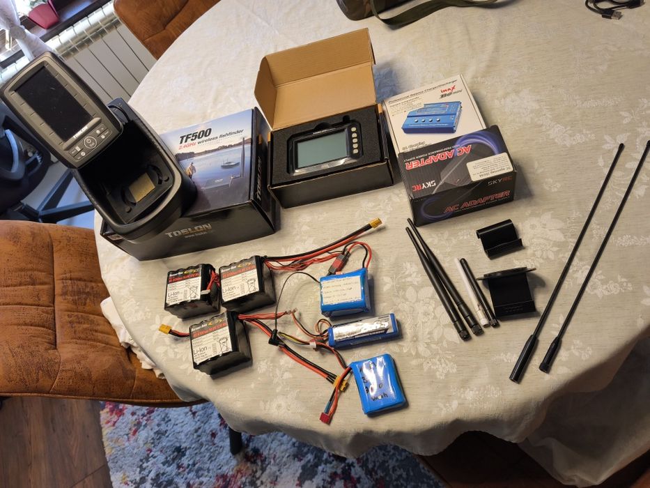 Лодка за захранка Carplounge RT4 + сонар + автопилот/GPS